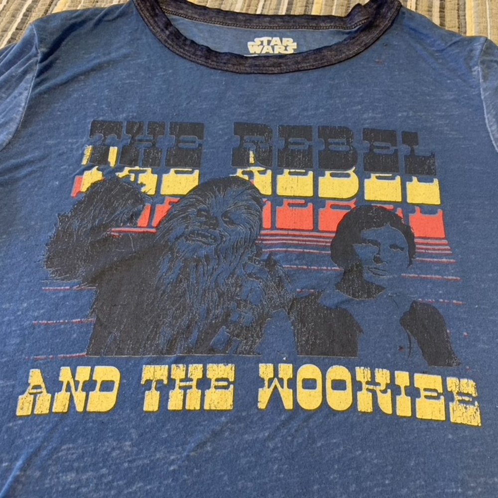 Star Wars The Rebel & The Wookiee T-shirt Distressed Thin Unisex T-shirt Medium